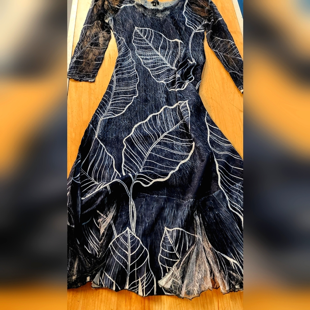 Vintage dress with leaf pattern made in USA